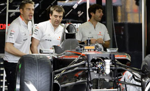 tecnici_mclaren_296