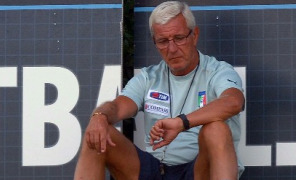 lippi_seduto_296