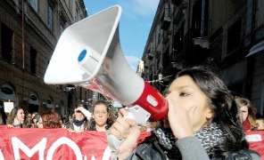 protesta_universita_megafono_296