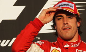alonso_saluta_296
