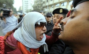 egitto_donna_protesta_296