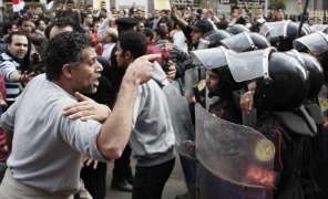 polizia_manifestanti_tunisia_296